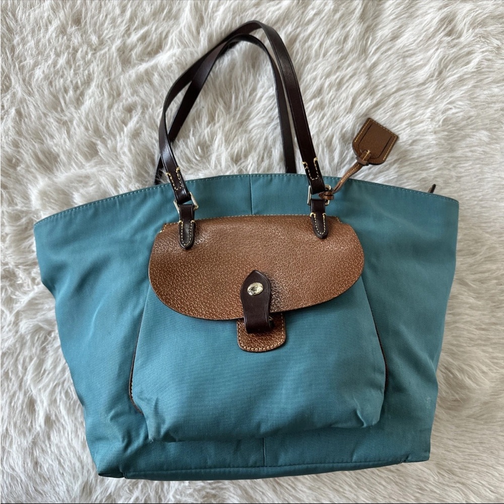 Dooney and Bourke Elegant Blue and Brown Tote Bag weekend oversized travel